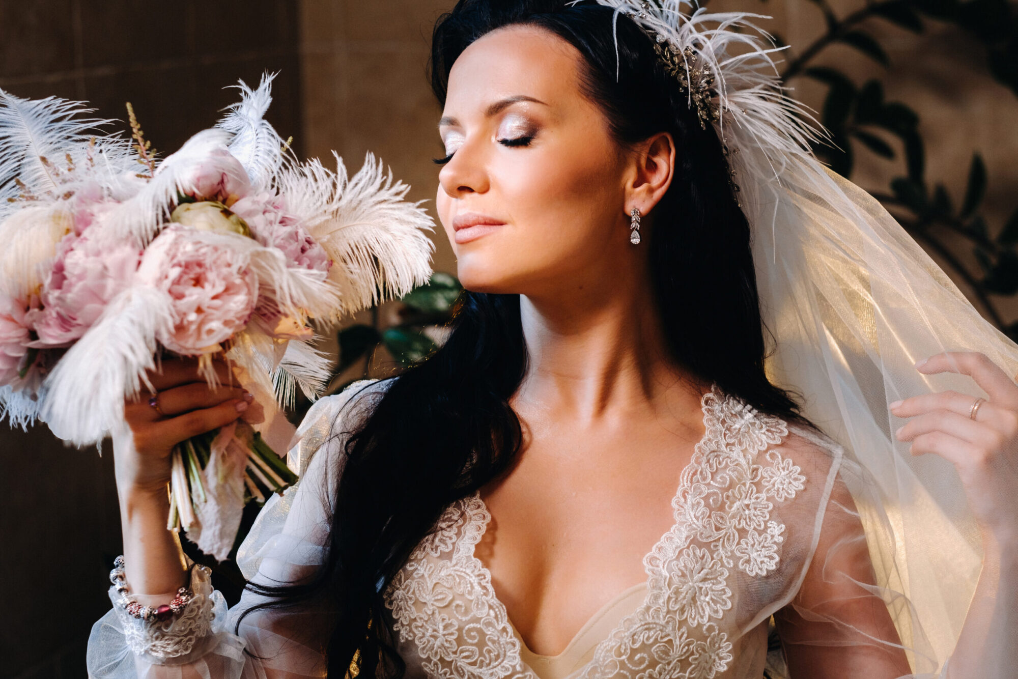 Maquiagem para Casamento: Beleza e Elegância no Grande Dia 2 the bride dressed in a boudoir transparent dress 2023 11 27 04 53 47 utc scaled