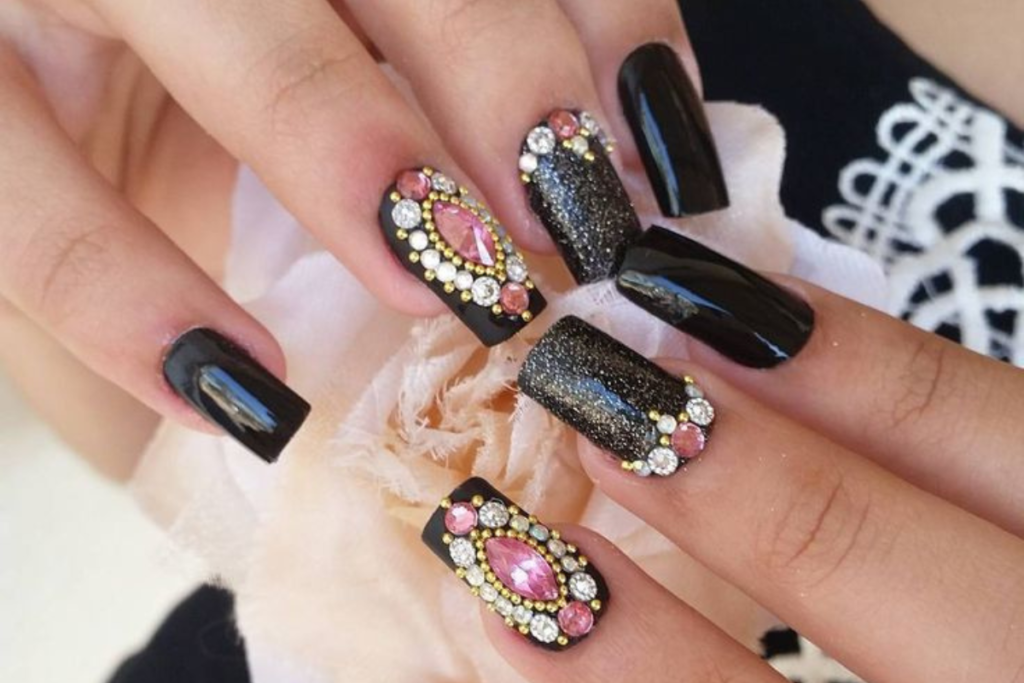 Unhas Decoradas Pretas: Tendências para Um Visual Sofisticado