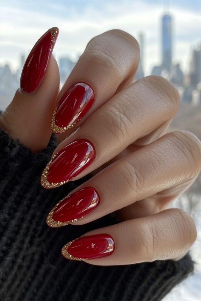 Unha Vermelha com Francesinha Dourada: Inspirações e Tendências para Unhas Decoradas