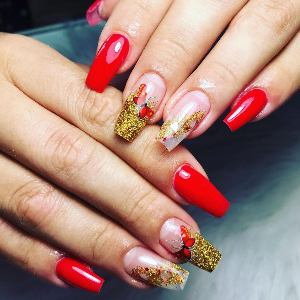 Unha Vermelha com Francesinha Dourada: Inspirações e Tendências para Unhas Decoradas