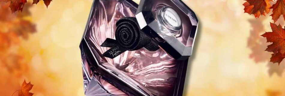 Frasco de perfume Lancôme Lancôme La Nuit Trésor em forma de diamante com líquido roxo e laço preto na tampa, sobre fundo branco.