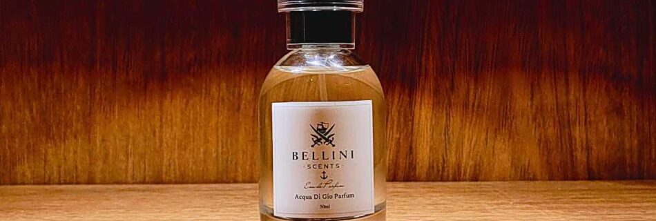 foto frasco perfume bellini scents, fundo de madeira, frasco minimalista, perfume acqua di gio parfum