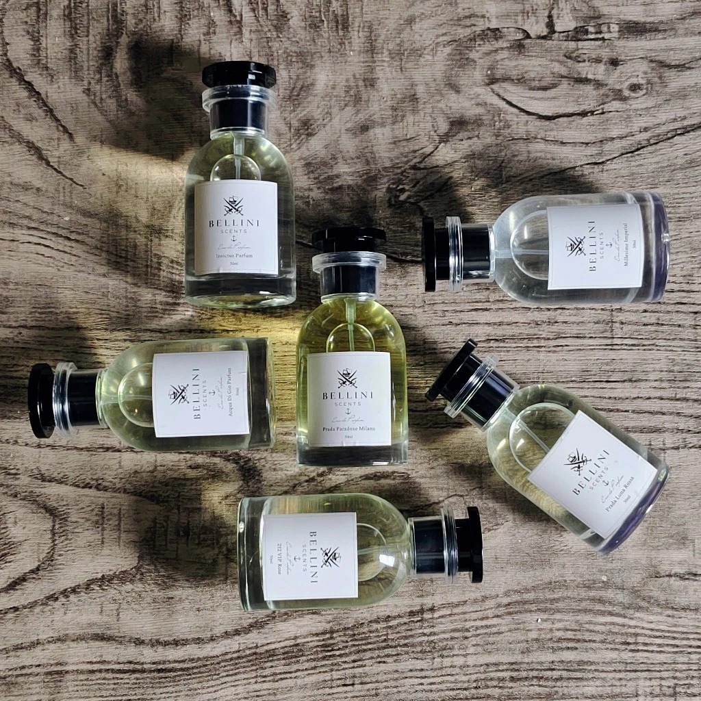 Perfumes Nacionais Femininos Baratos que Valem a Pena 2 Imagem mostra alguns frascos de perfume da linha Bellini Scents em um fundo de mandeira
